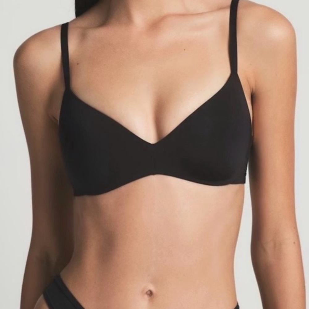 Skims Onyx Wireless Form Push-up Plunge Bra 32DDD